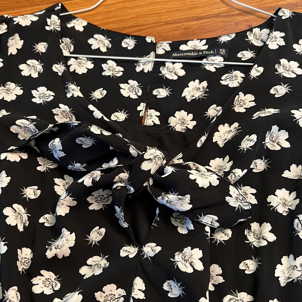 Abercrombie & Fitch Size Xs Romper Barely Worn - image 3